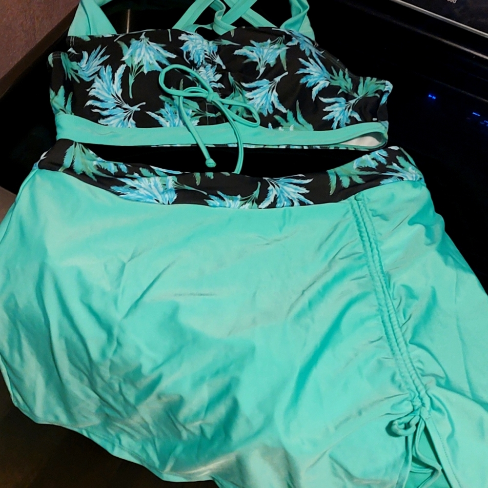NWT 2 piece swimsuit